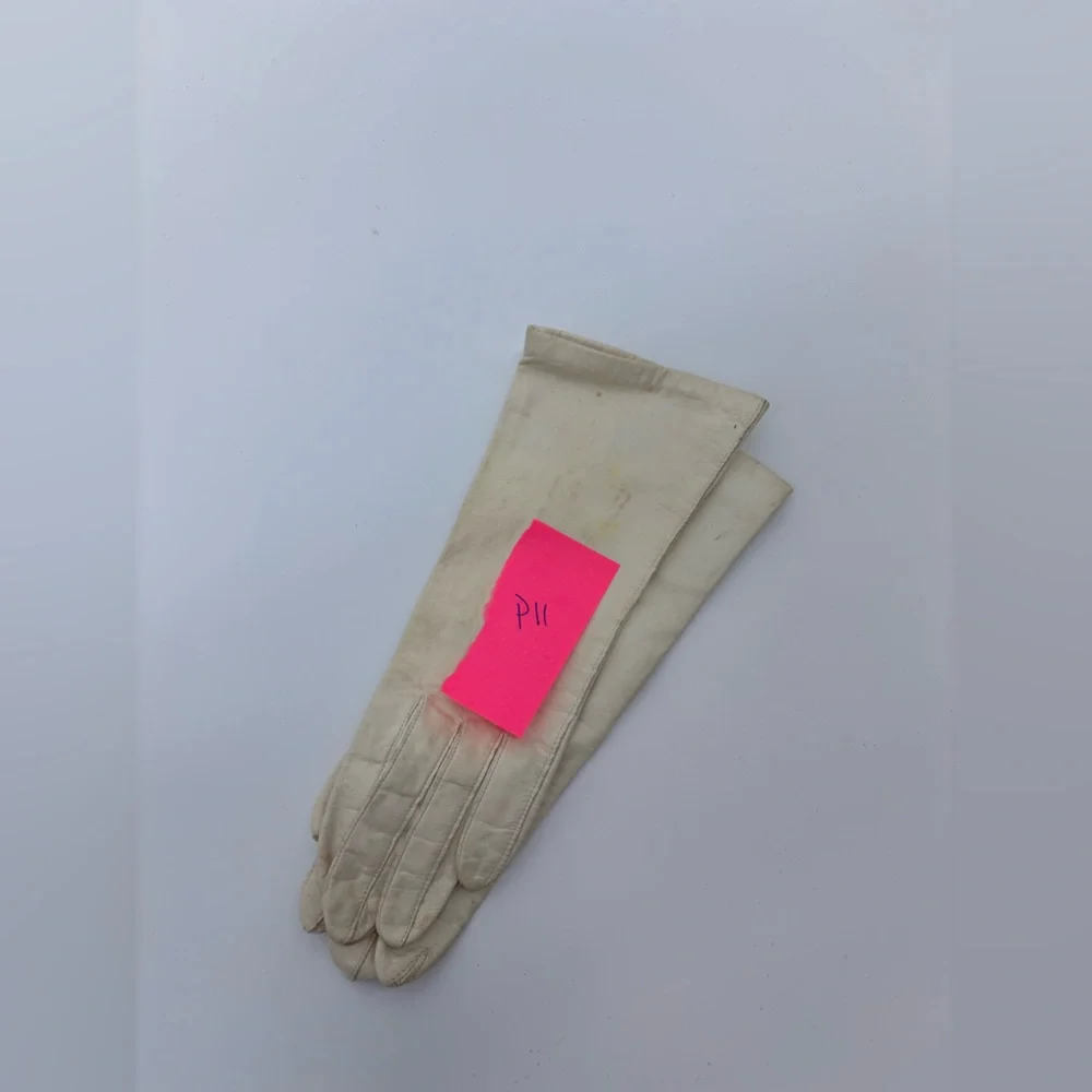 Vintage Cream Leather Gloves – Mid-Length 1950s Style – Unbranded – Approx. 10”
